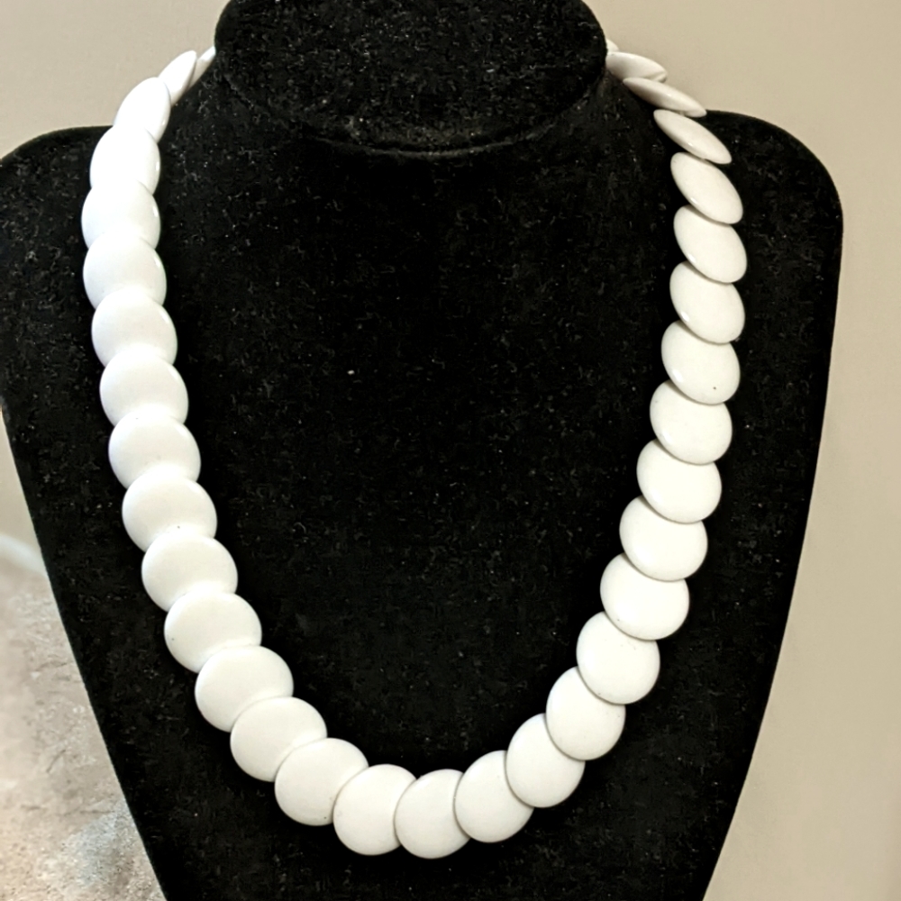 Retro Flat Round Bead Necklace